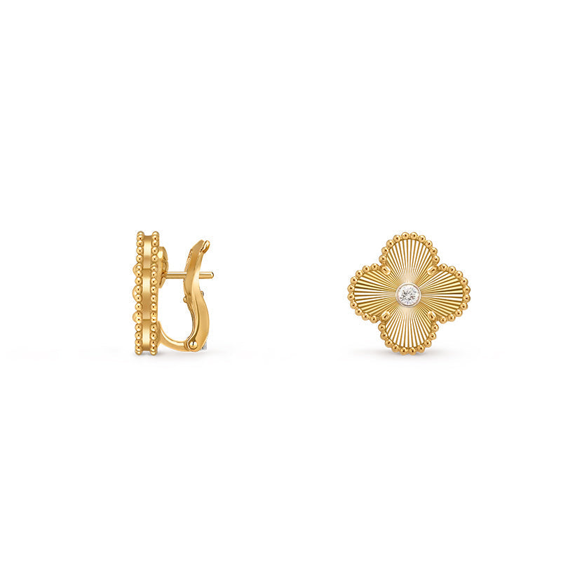 [Azure Tears]15MM CLOVER FLOWER STUD EARRINGS DIAMOND-GOLD COLLECTION