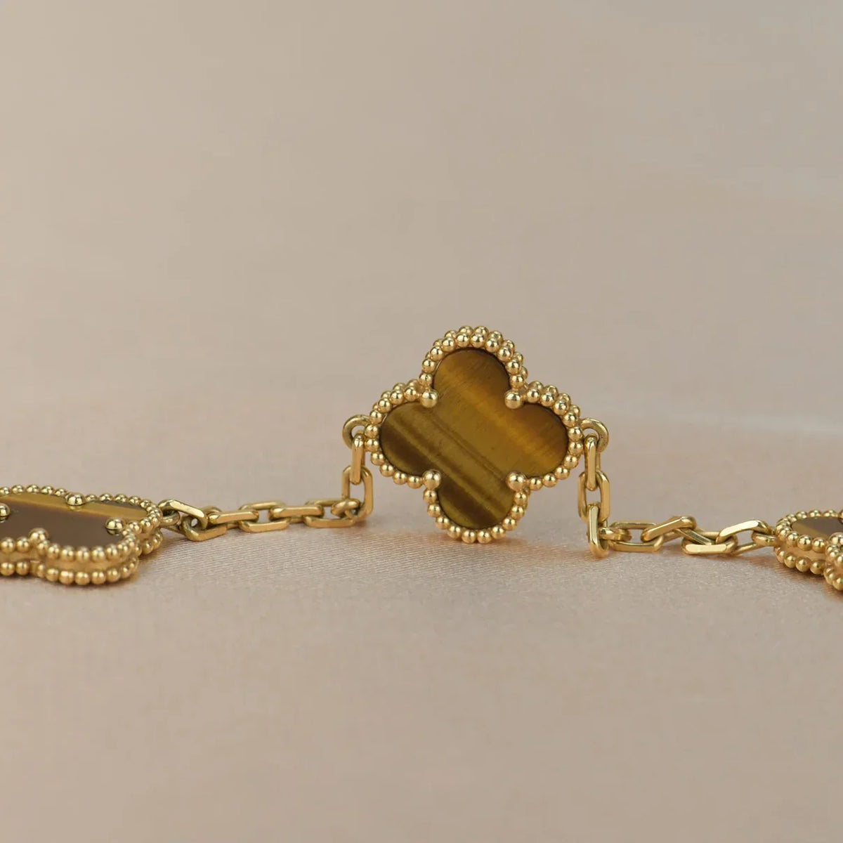 [Azure Tears]LUCKY CLOVER 5-MOTIF BRACELET -  TIGER’S EYE COLLECTION