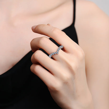 [Azure Tears] ELEGANTER V-FÖRMIGER CHEVRON MOISSANITRING