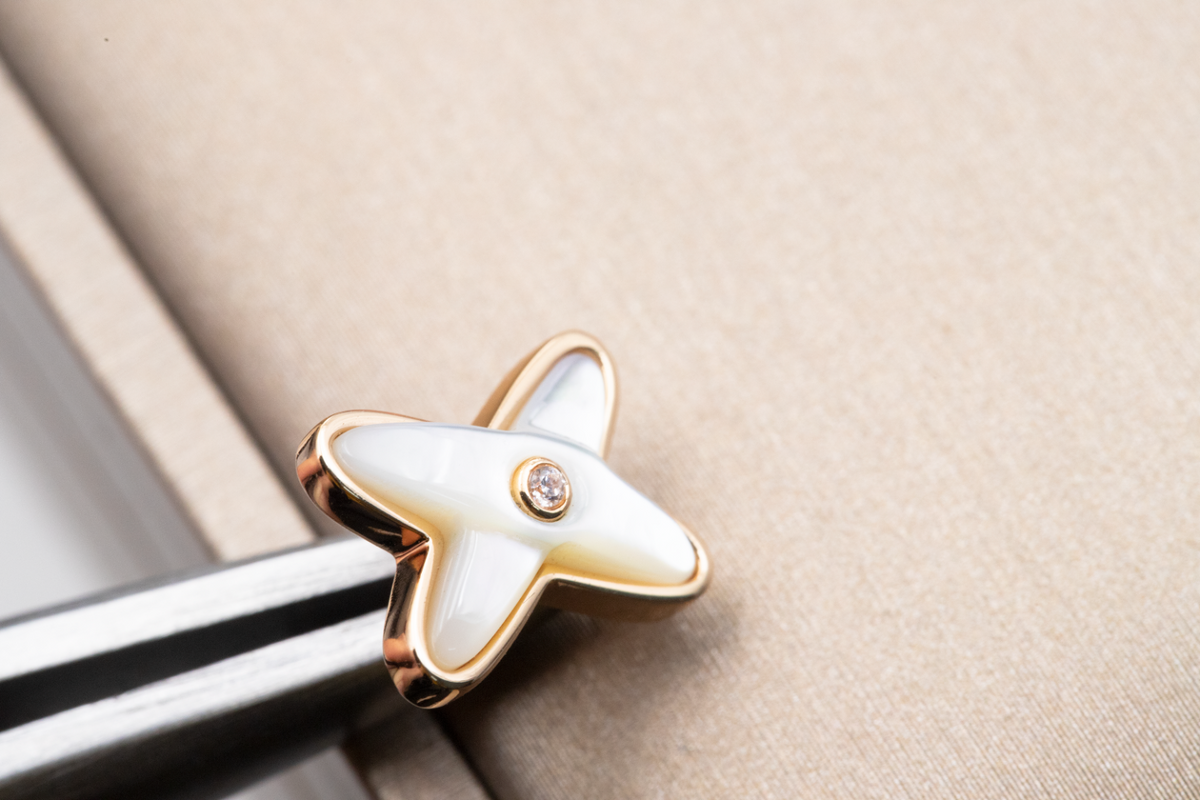 [Azure Tears]JEUX DE WHITE MOP ROSE GOLD DIAMOND EARRINGS